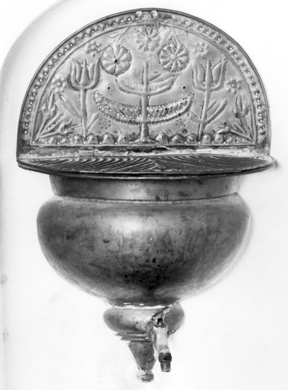 lavabo da sacrestia, opera isolata - bottega toscana (seconda metà sec. XVIII)