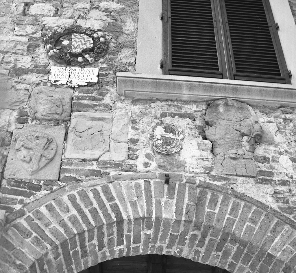 stemma gentilizio (scultura) - bottega toscana (seconda metà sec. XVI)