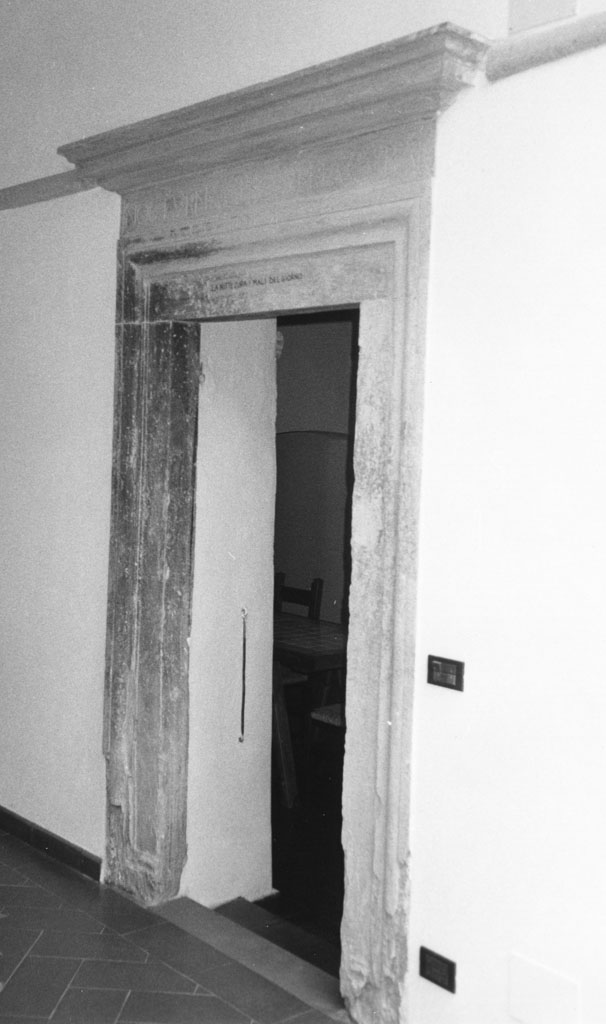 portale architravato - bottega aretina (sec. XVI)