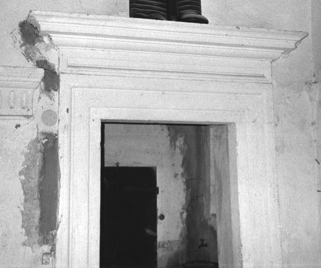 portale architravato, serie - bottega aretina (sec. XVI)