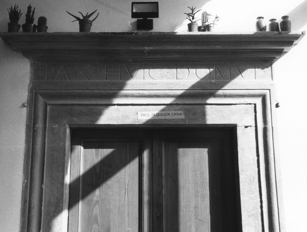 architrave di porta - bottega aretina (sec. XVI)