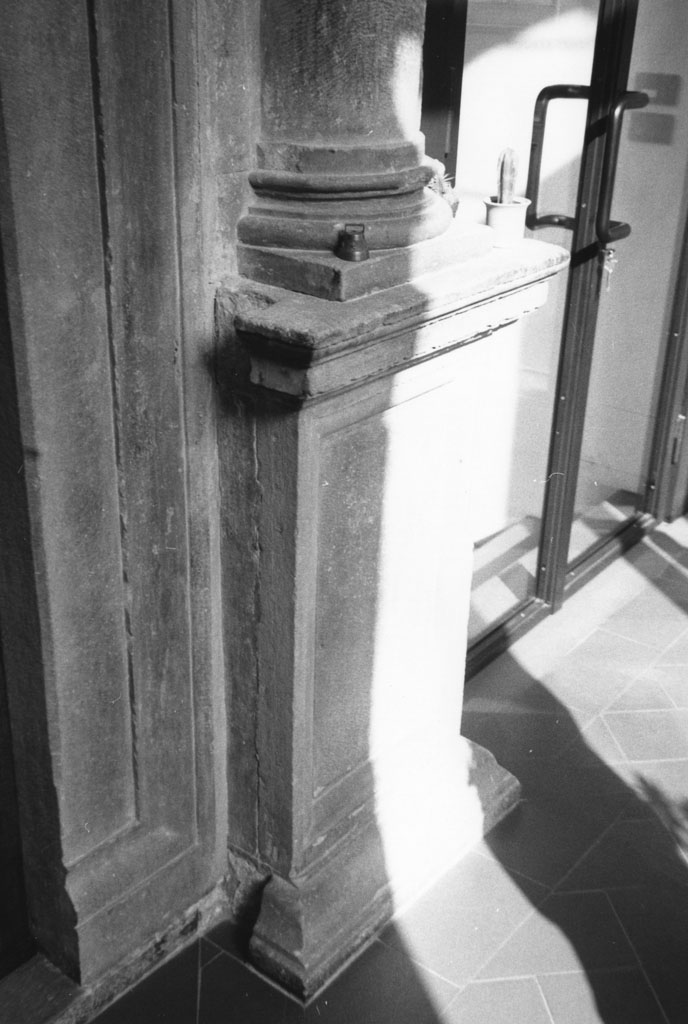 base di semicolonna - bottega aretina (sec. XVI)