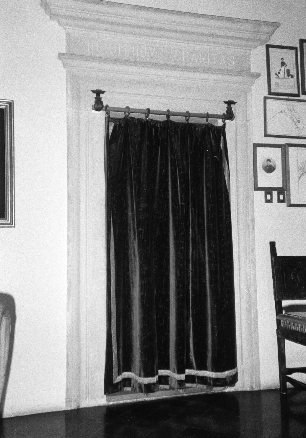 portale - bottega aretina (sec. XX)