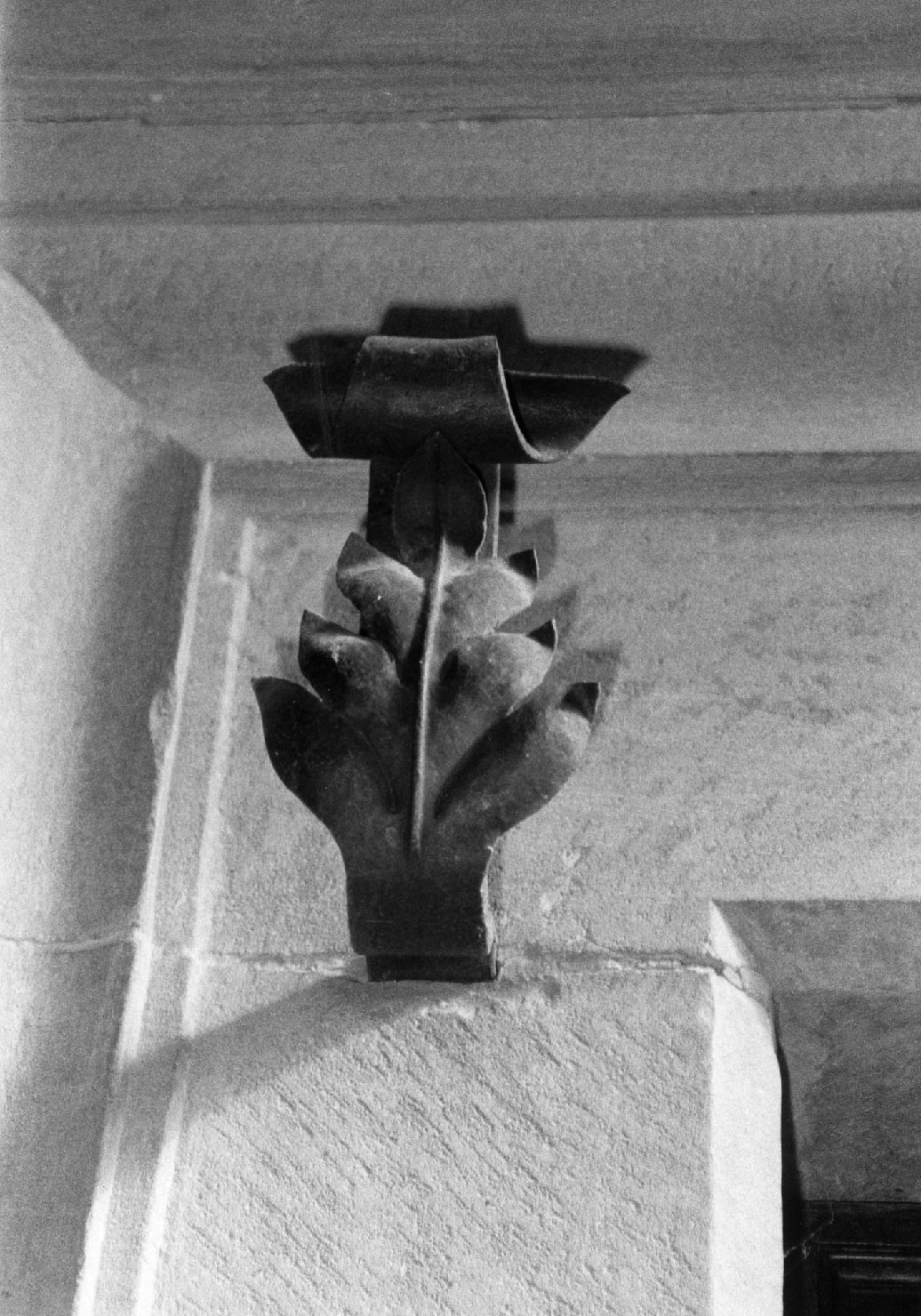 sostegno, serie - bottega aretina (sec. XX)