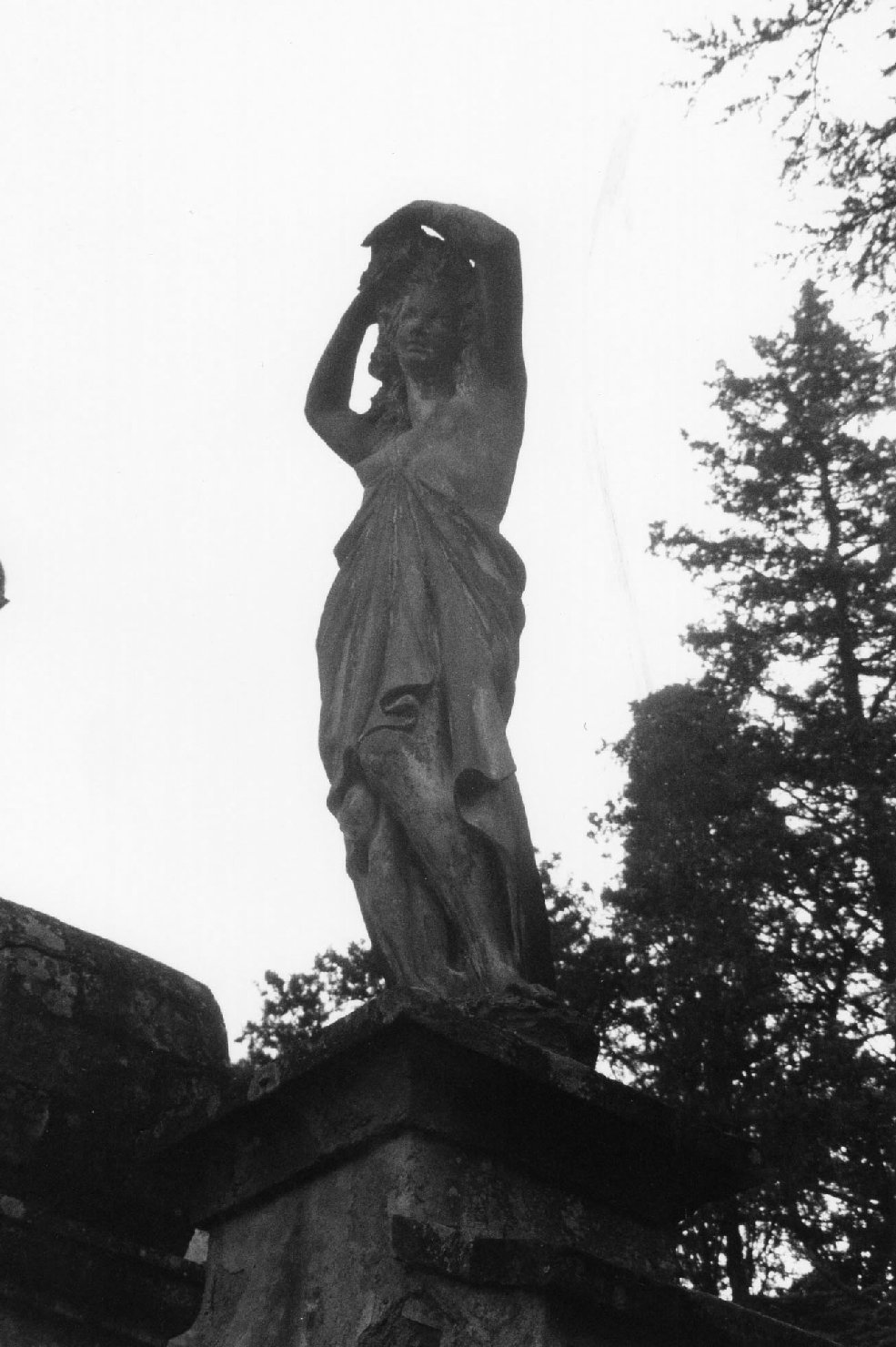 statua - bottega aretina (metà sec. XX)