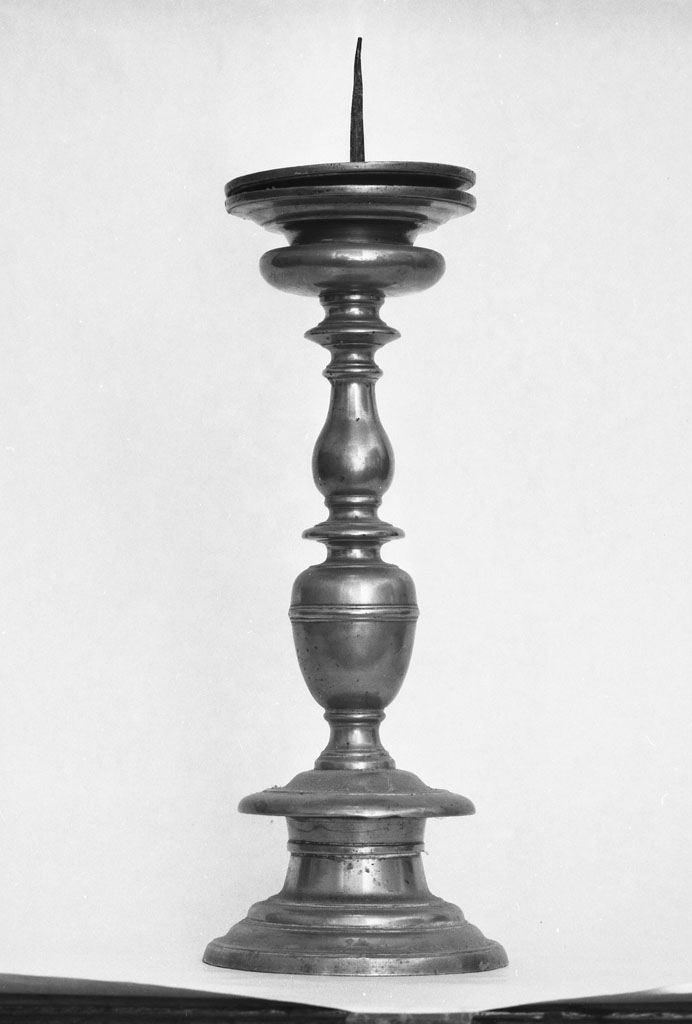 candeliere d'altare, coppia - bottega toscana (prima metà sec. XVII)