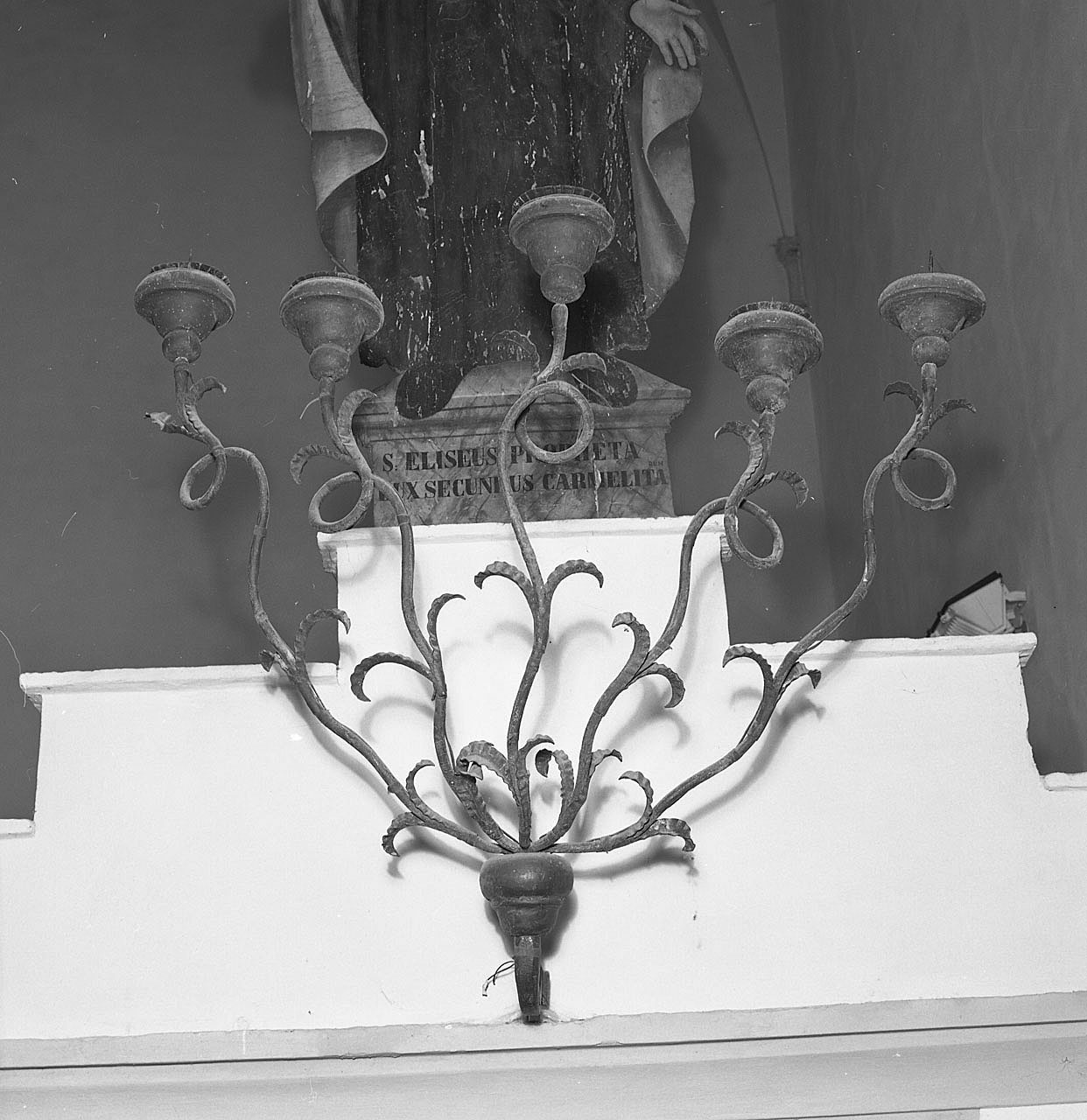 candeliere da parete - a cinque bracci simmetrici, serie - ambito toscano (prima metà sec. XIX)