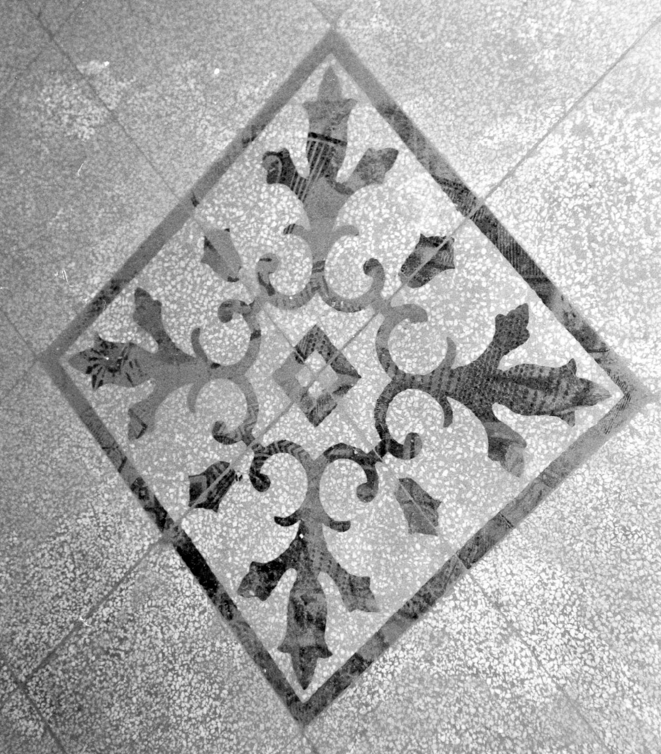 pavimentazione, insieme - bottega aretina (sec. XX)