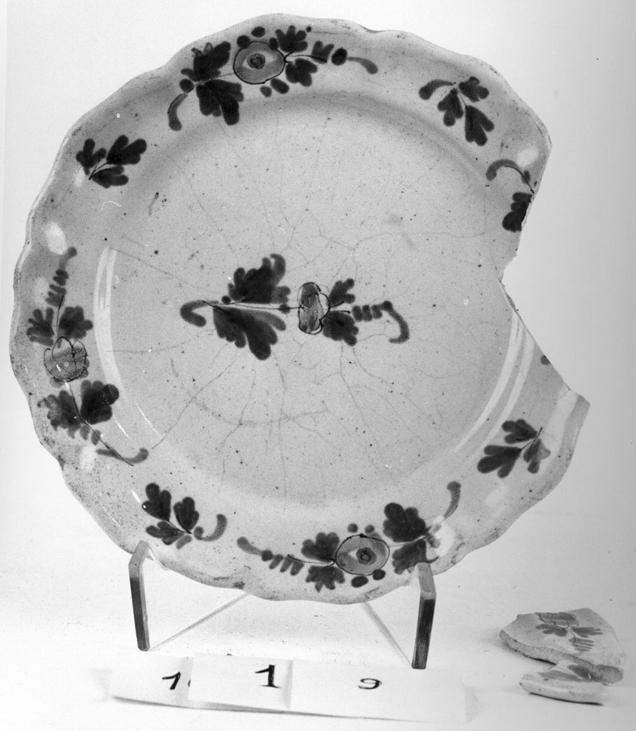 piatto - bottega di Casteldurante (fine/inizio secc. XVIII/ XIX)