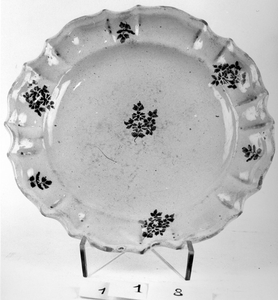 piatto - bottega di Casteldurante (terzo quarto sec. XVIII)