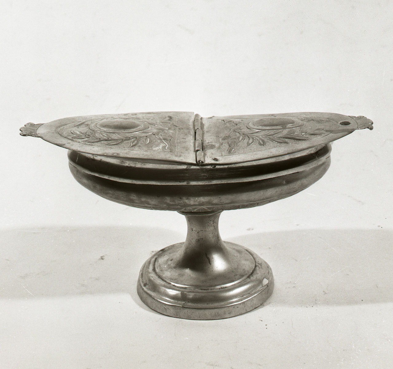 navicella portaincenso - a doppia valva - bottega toscana (inizio sec. XIX)