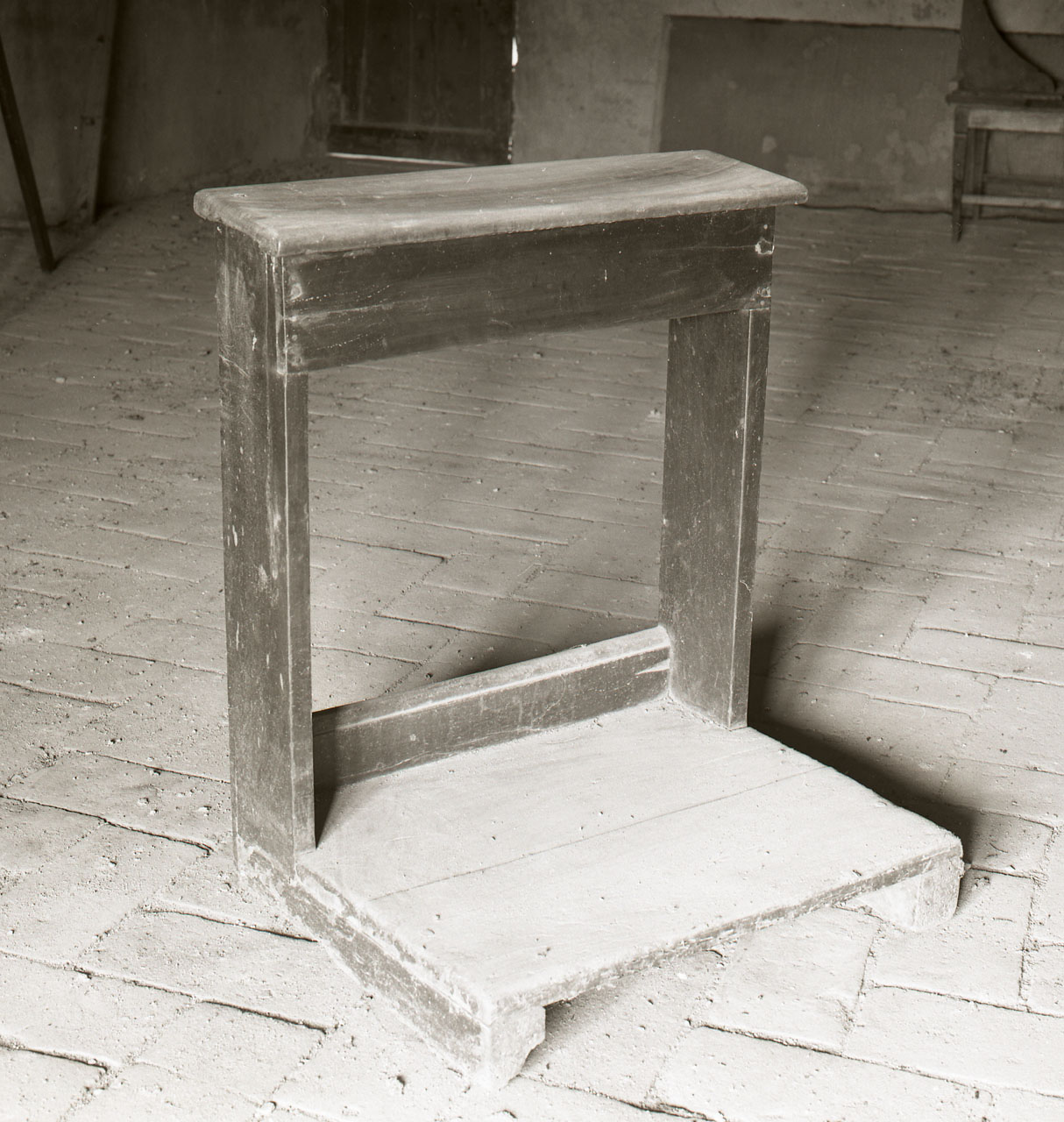 inginocchiatoio, opera isolata - bottega toscana (prima metà sec. XX)