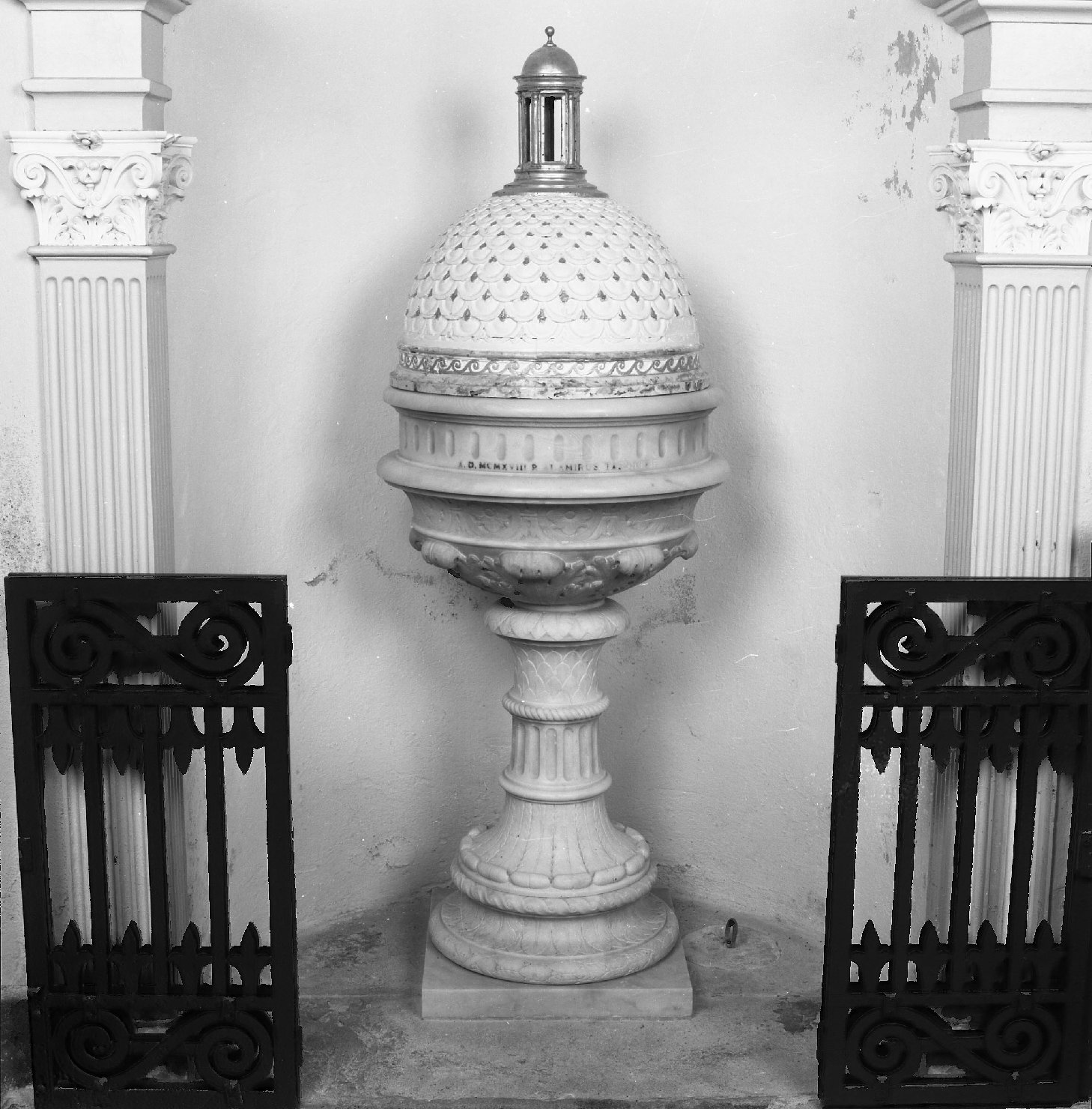 fonte battesimale - a fusto - bottega toscana (sec. XX)