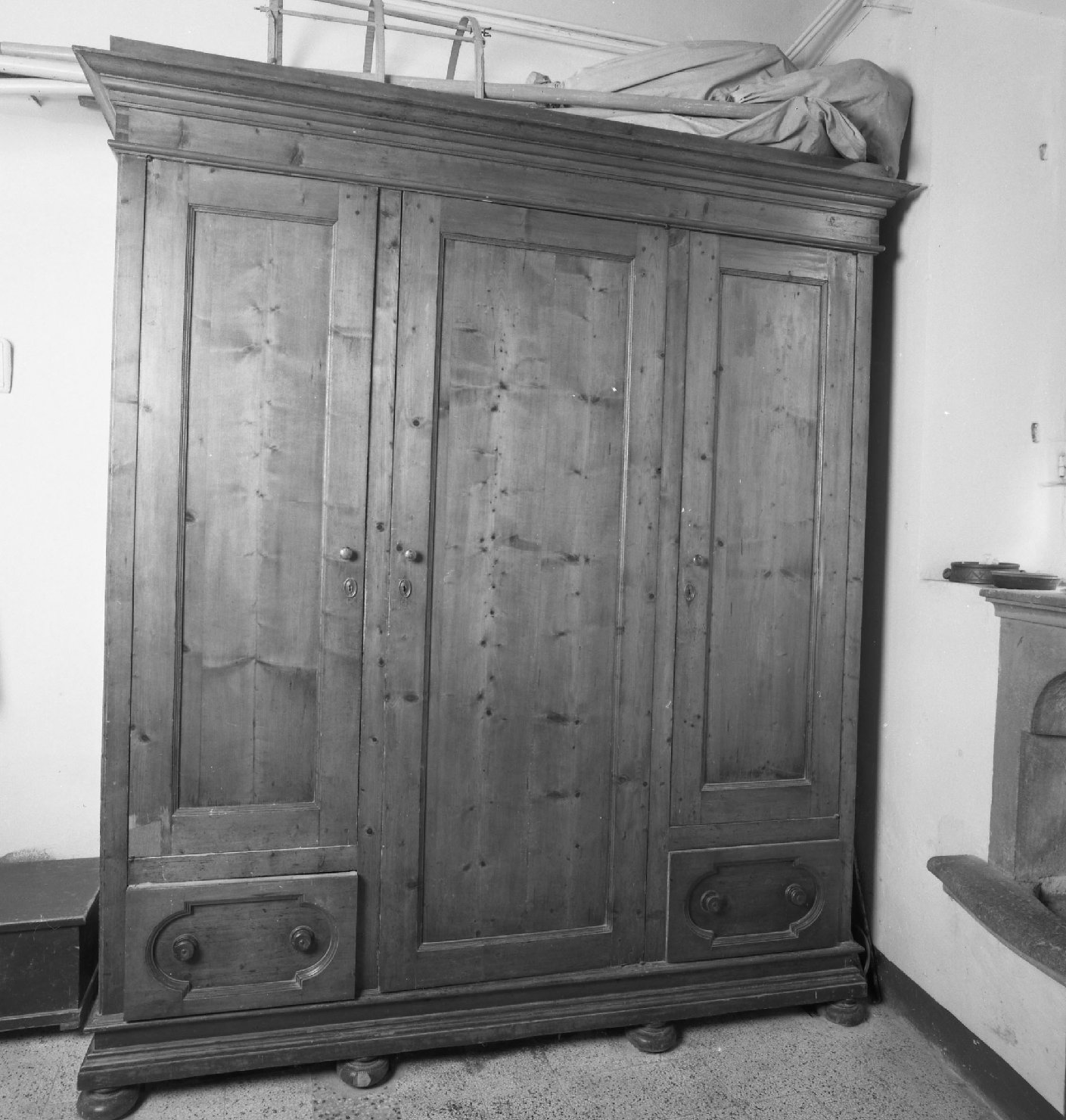 armadio - bottega italiana (seconda metà sec. XIX)