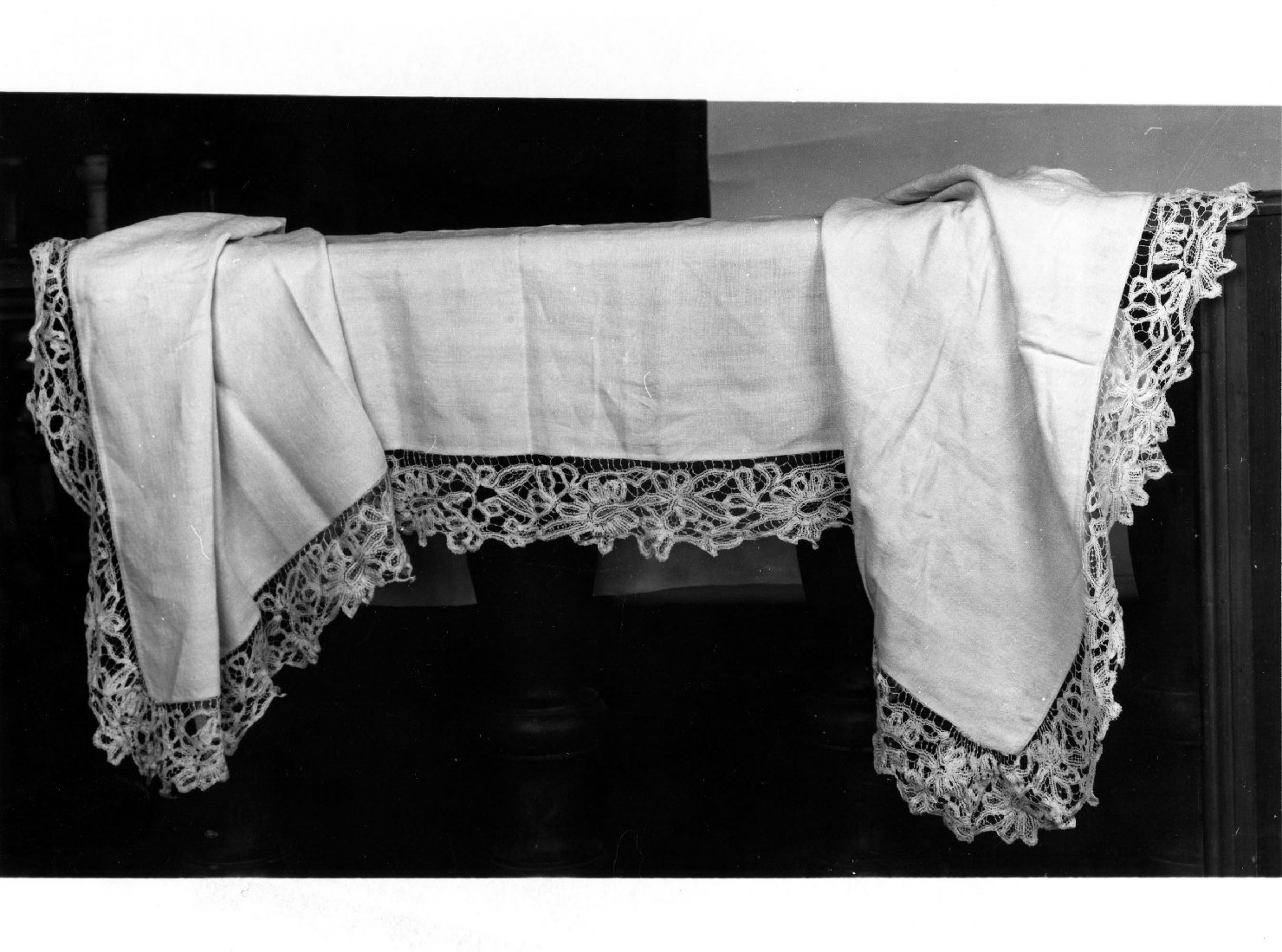 tovaglia d'altare - manifattura toscana (seconda metà sec. XIX)