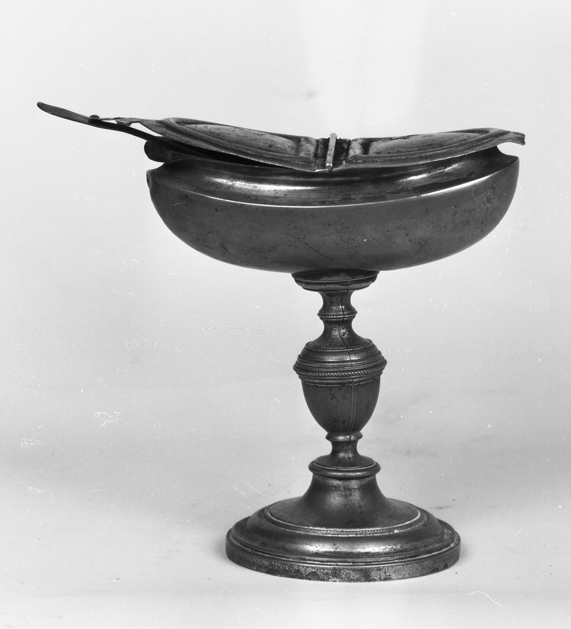 navicella portaincenso - bottega toscana (primo quarto sec. XX)