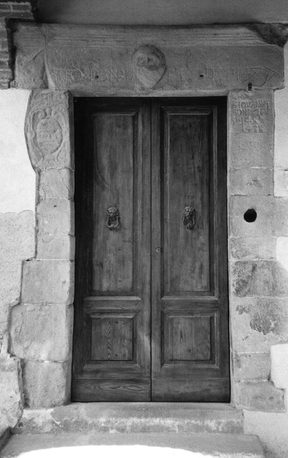 portale architravato - bottega aretina (seconda metà sec. XVI)