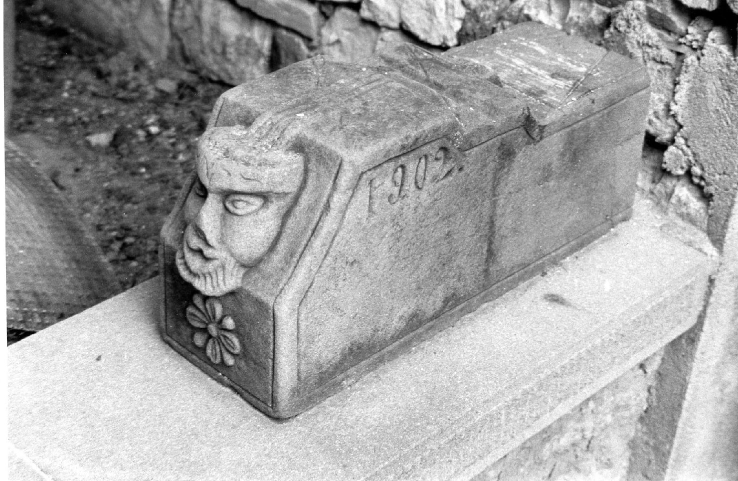 alare, serie - bottega aretina (sec. XX)