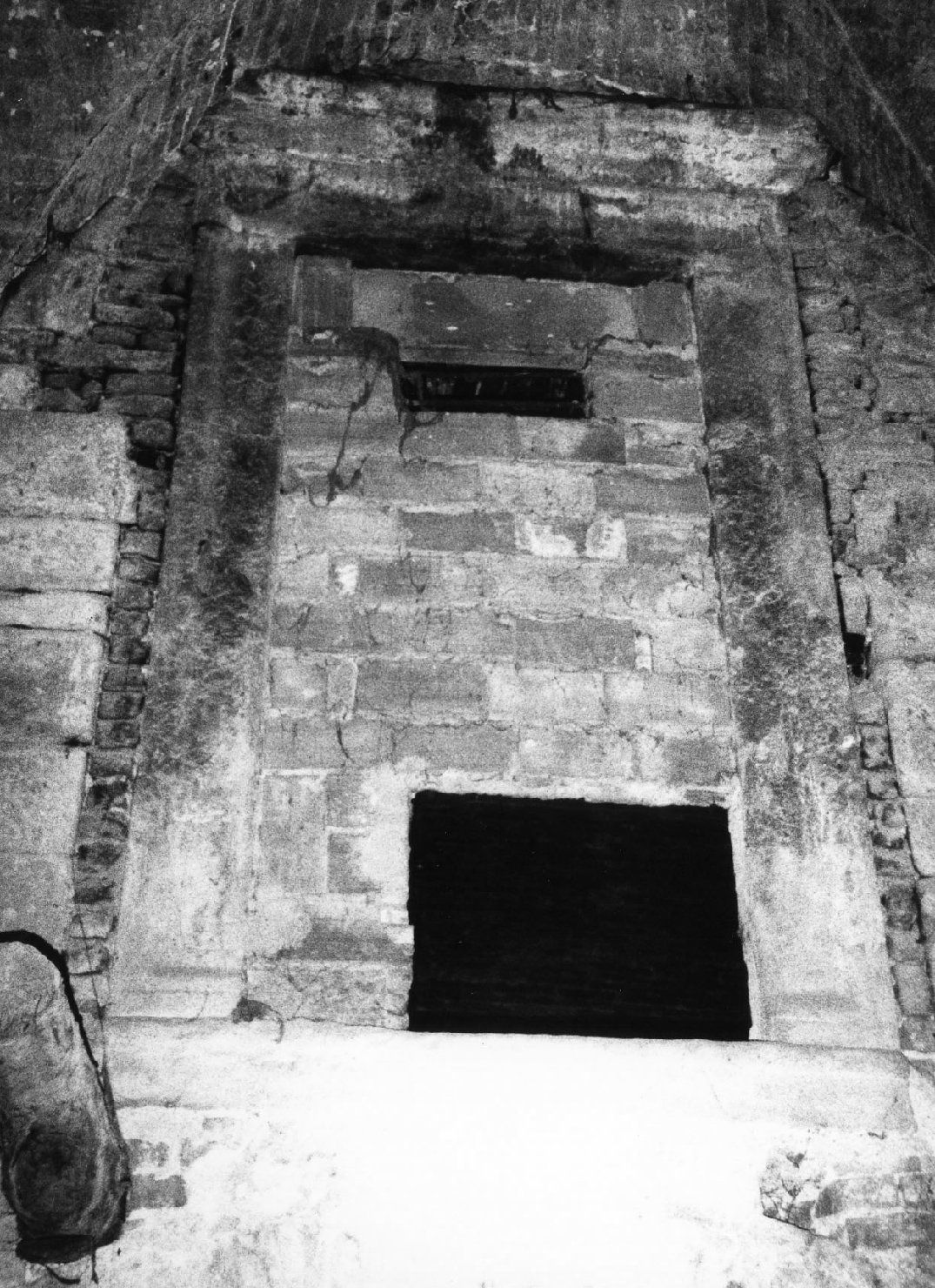 portale - bottega aretina (fine/inizio secc. XVI/ XVII)