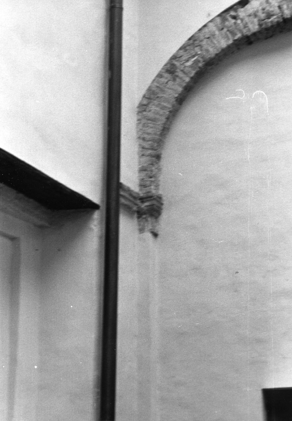 semicapitello - bottega toscana (fine/inizio secc. XVI/ XVII)