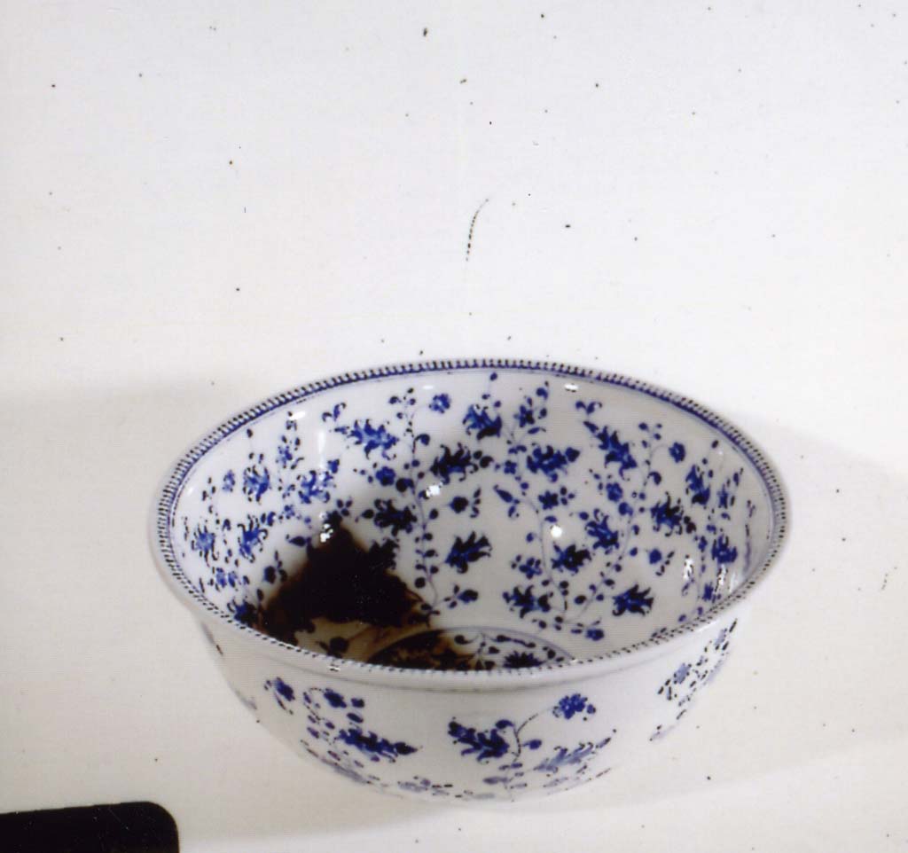 catino - produzione toscana (ultimo quarto sec. XX)