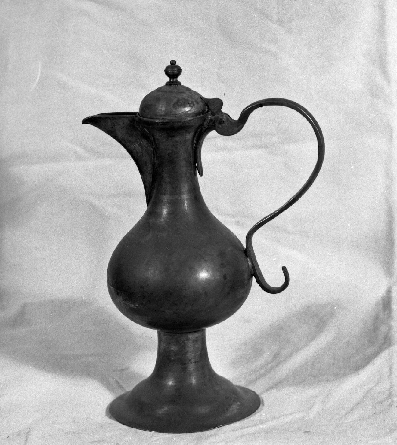 brocca - bottega toscana (sec. XVI)