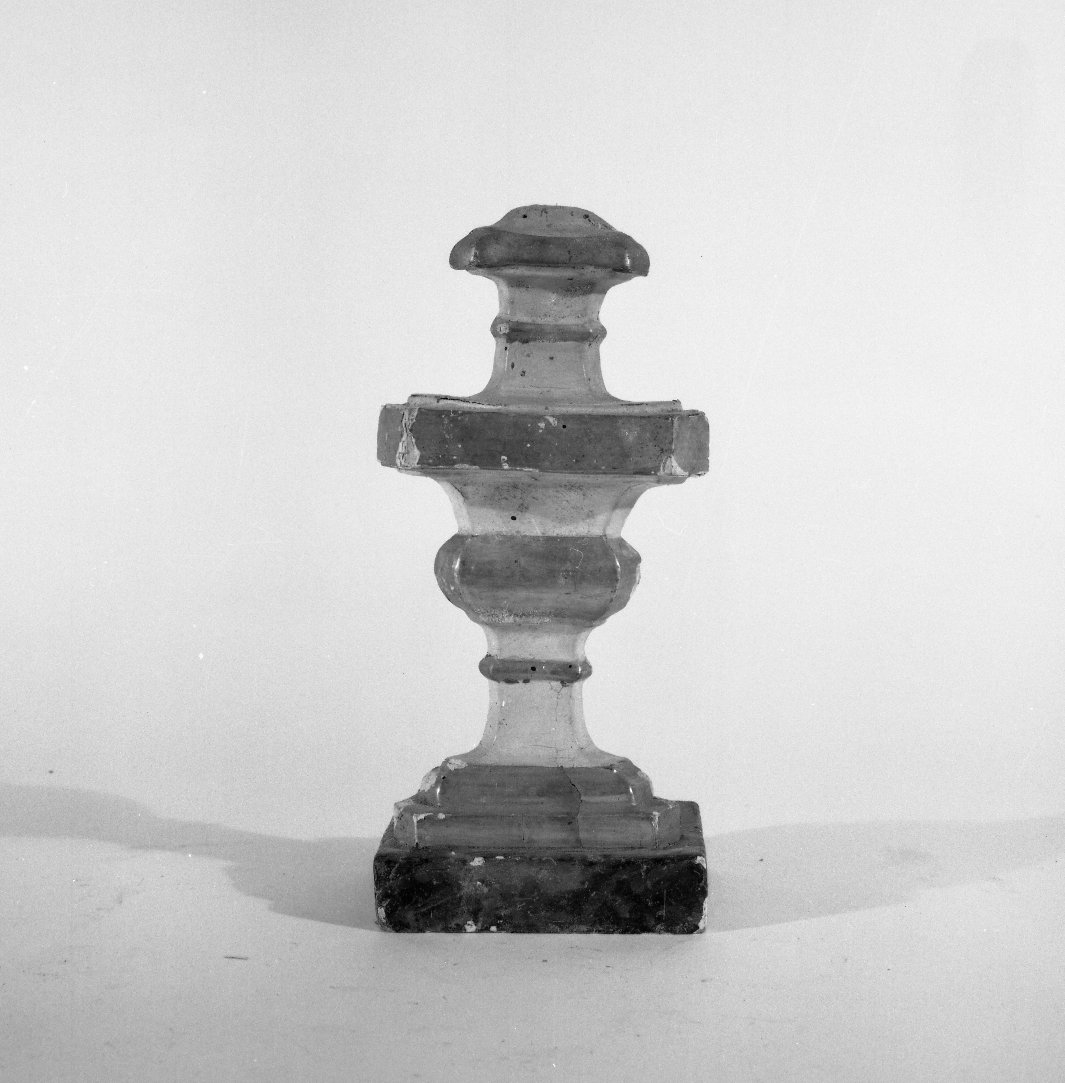 vaso d'altare con composizione floreale - bottega toscana (sec. XIX)