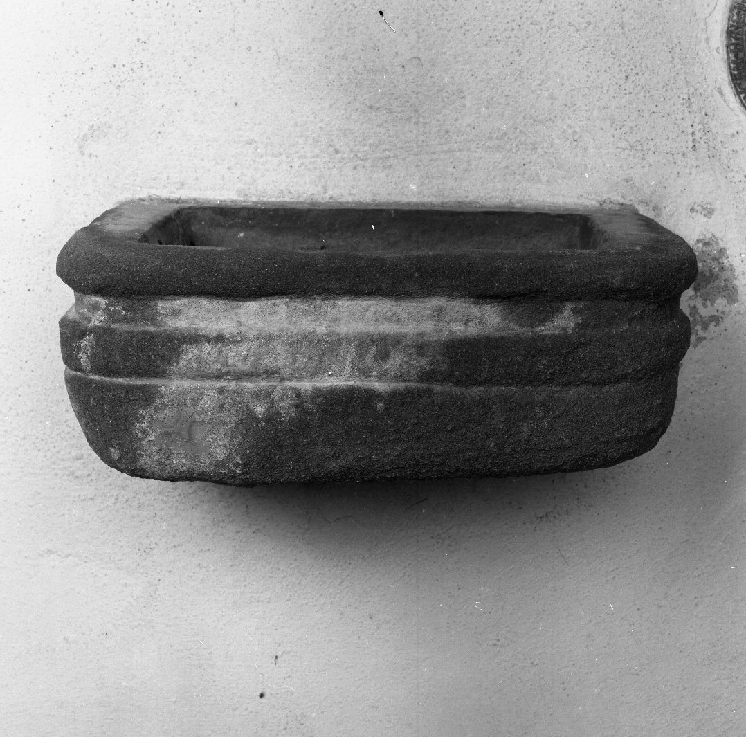 acquasantiera da parete - bottega toscana (seconda metà sec. XVIII)