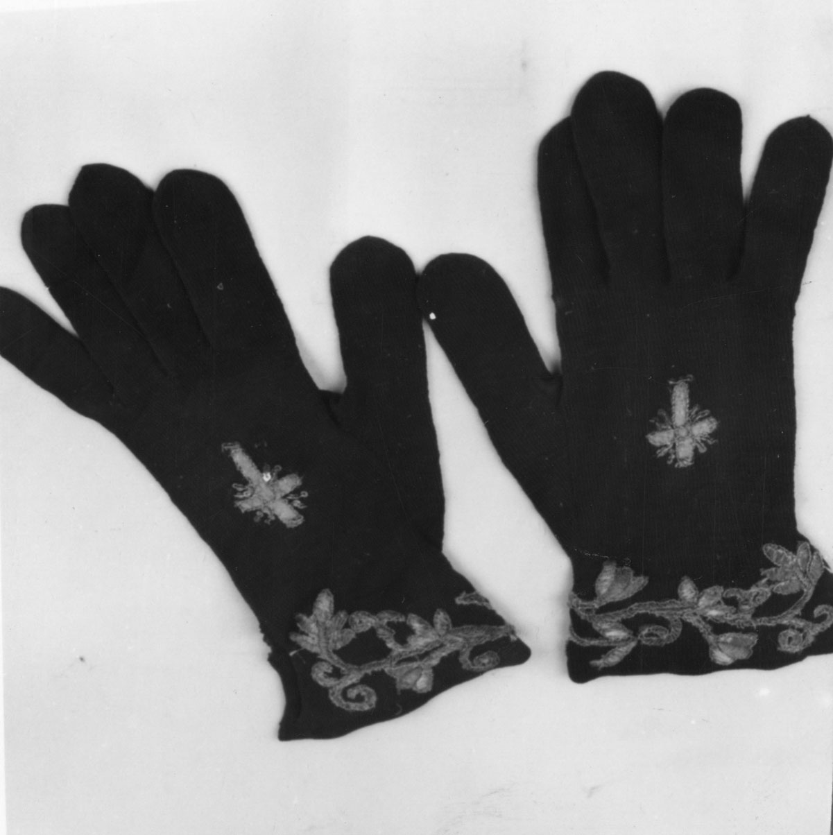 guanti, paio - manifattura Italia centrale (sec. XIX)