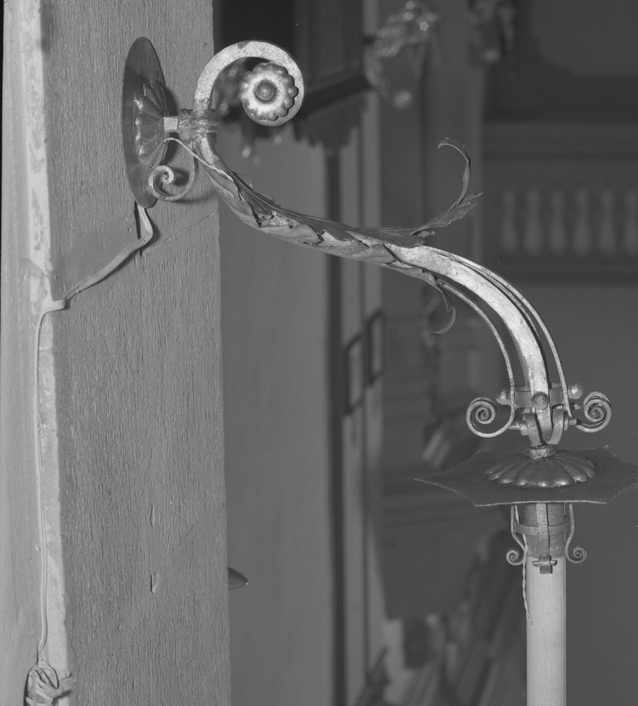 candeliere da parete, coppia - bottega toscana (prima metà sec. XX)