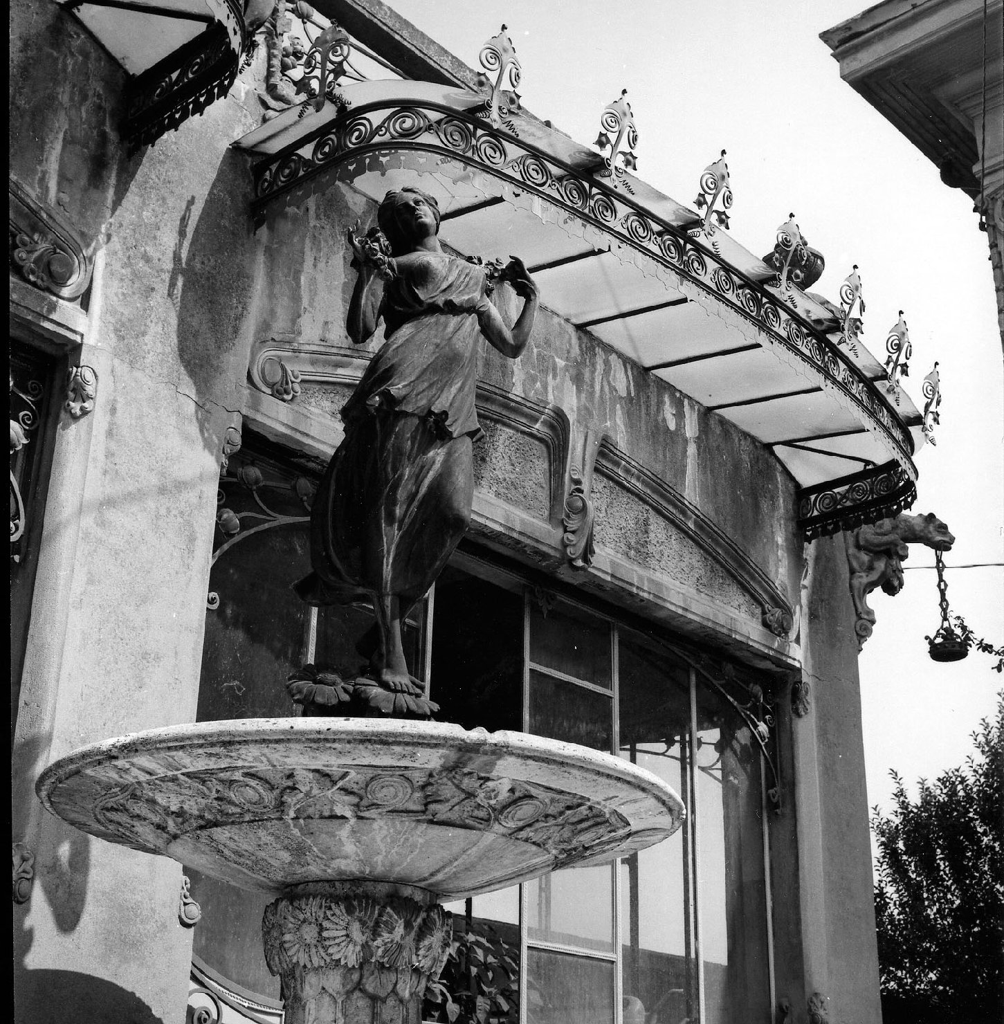 fontana - bottega toscana (prima metà sec. XX)