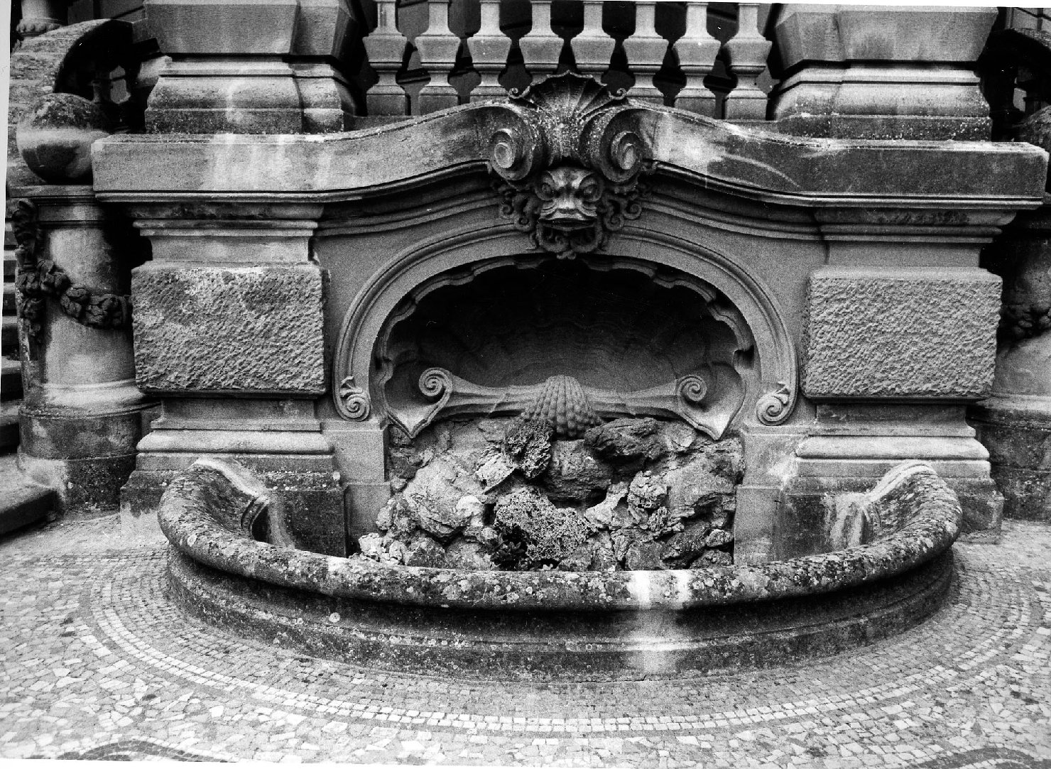 conchiglia (vasca) di Brandaglia Leopoldo (prima metà sec. XX)