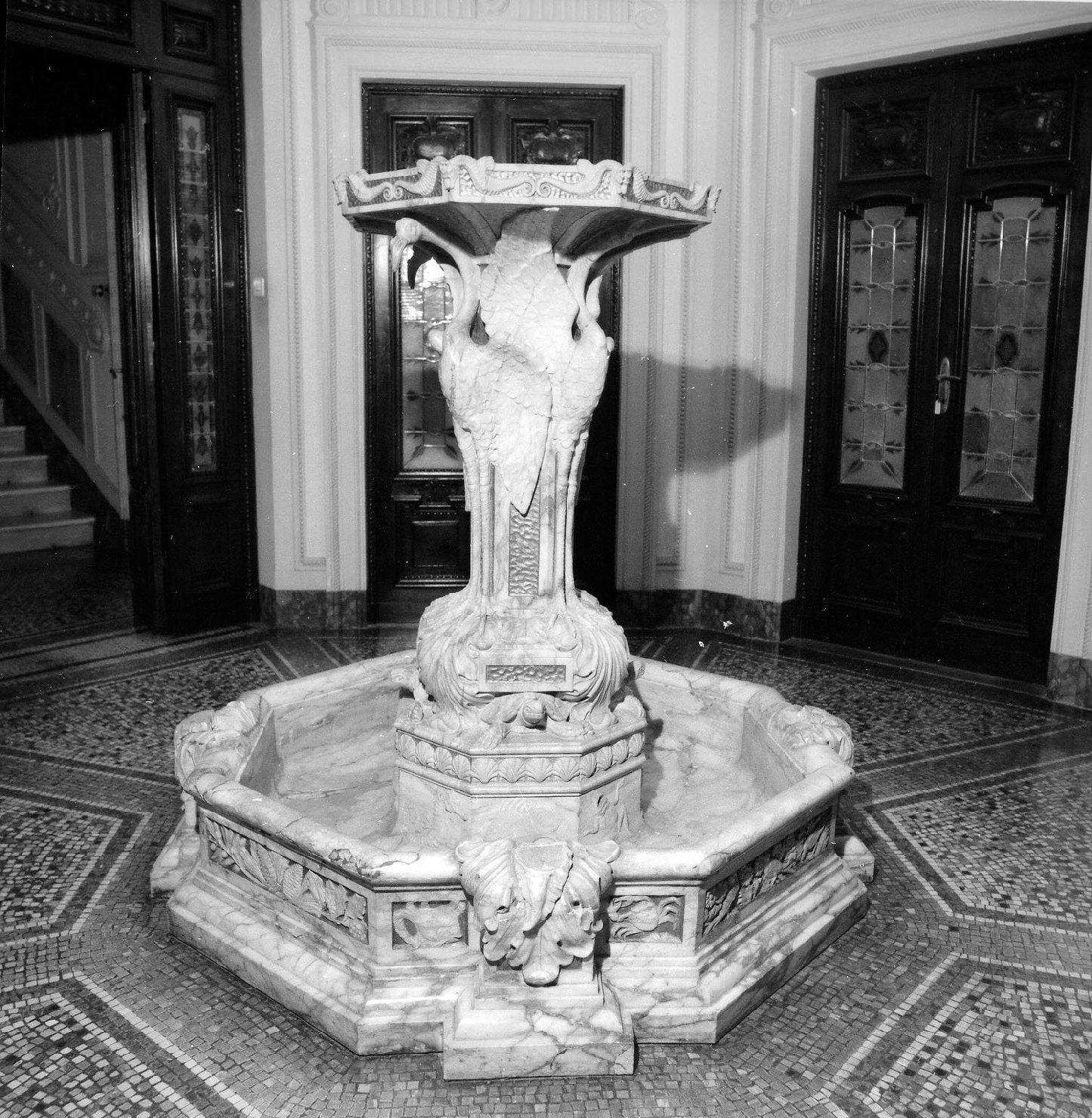 fregio con ibis (fontana) - bottega toscana (prima metà sec. XX)