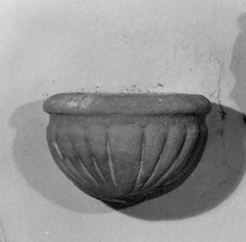 acquasantiera da parete - bottega toscana (sec. XVIII)