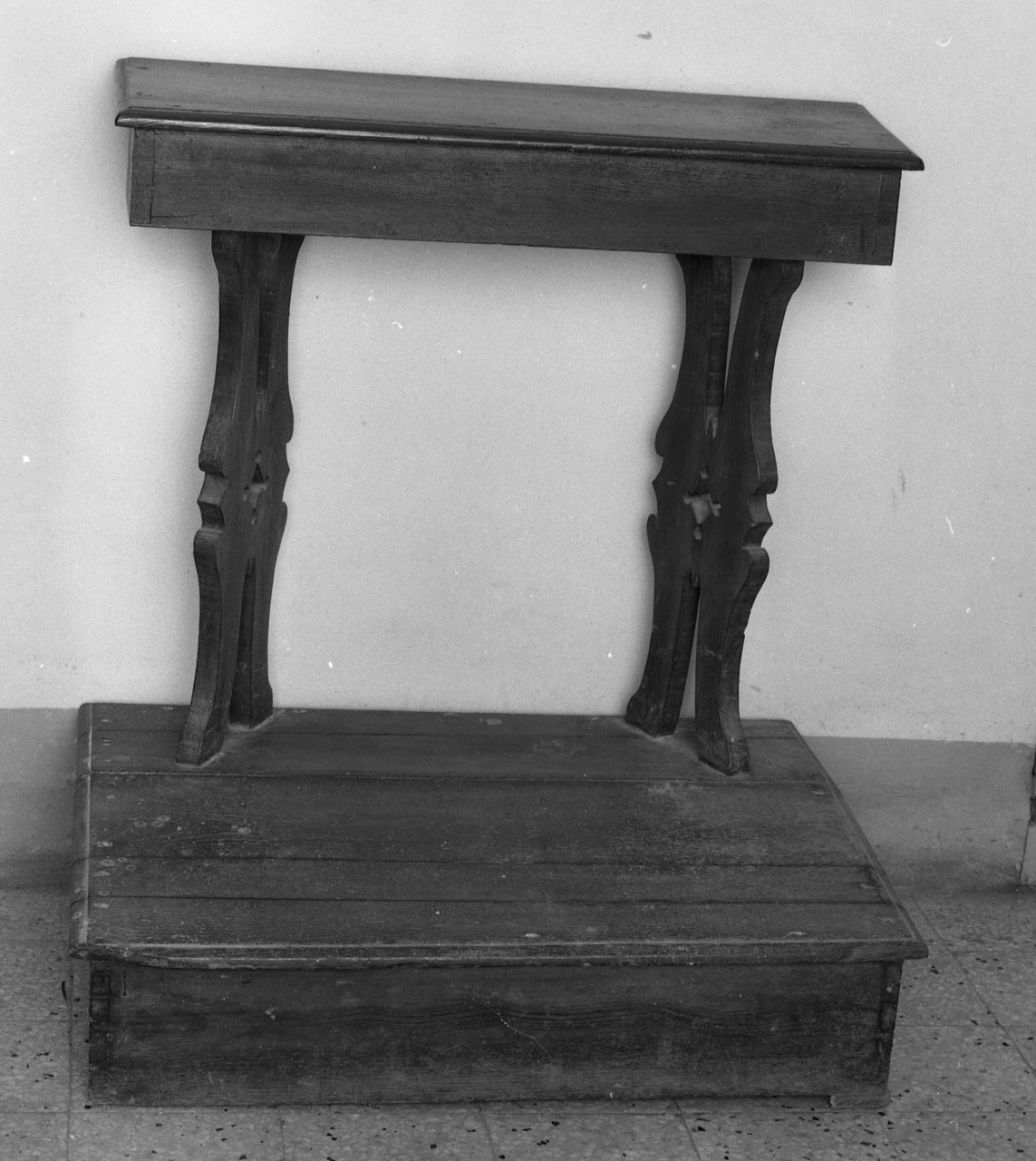 inginocchiatoio - bottega toscana (prima metà sec. XX)