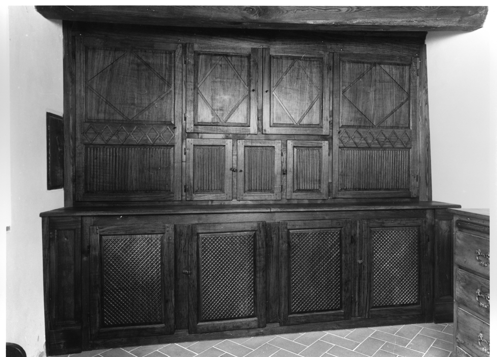 mobile da sacrestia con alzata - bottega toscana (fine sec. XIX)