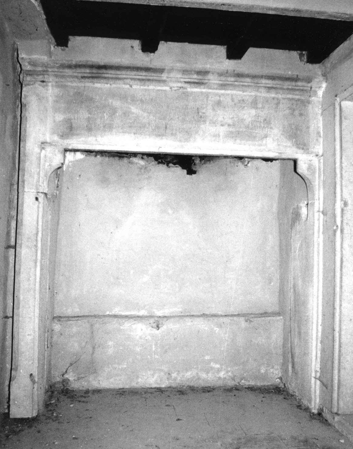 camino, opera isolata - bottega toscana (sec. XV)