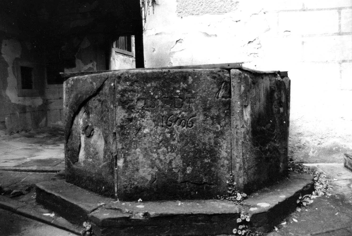 puteale, opera isolata - bottega toscana (sec. XVII)