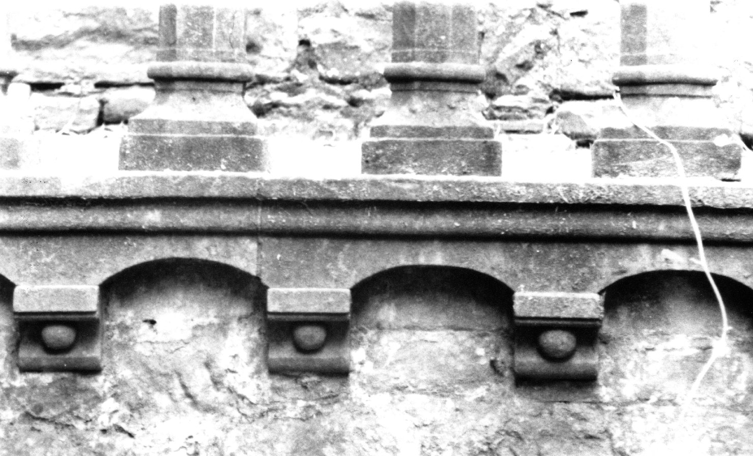 cornice marcapiano, elemento d'insieme - bottega aretina (secondo quarto sec. XX)