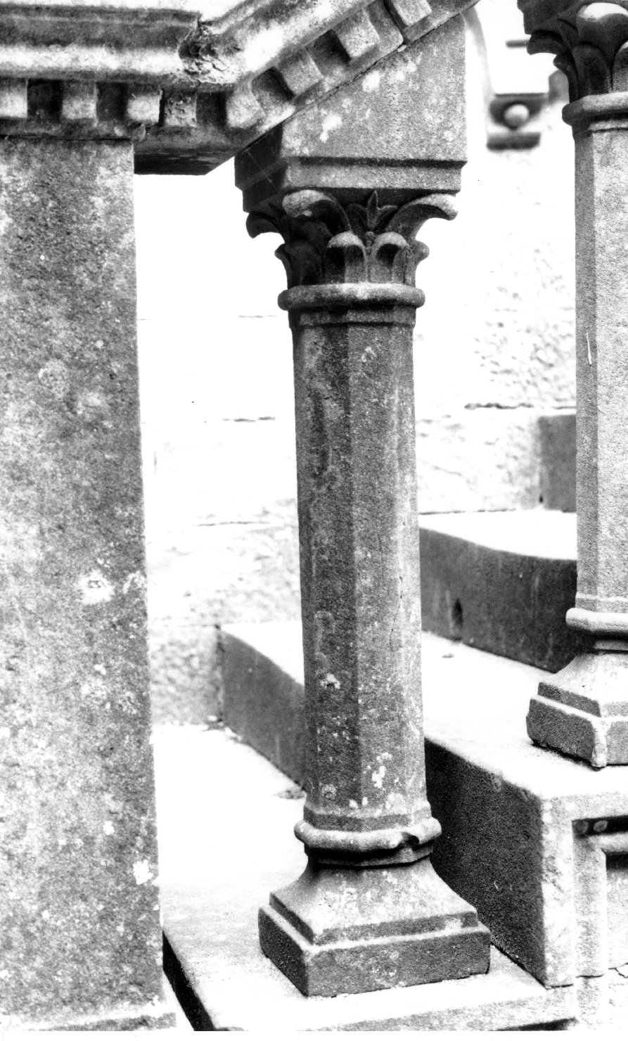 balaustro, serie - bottega aretina (secondo quarto sec. XX)