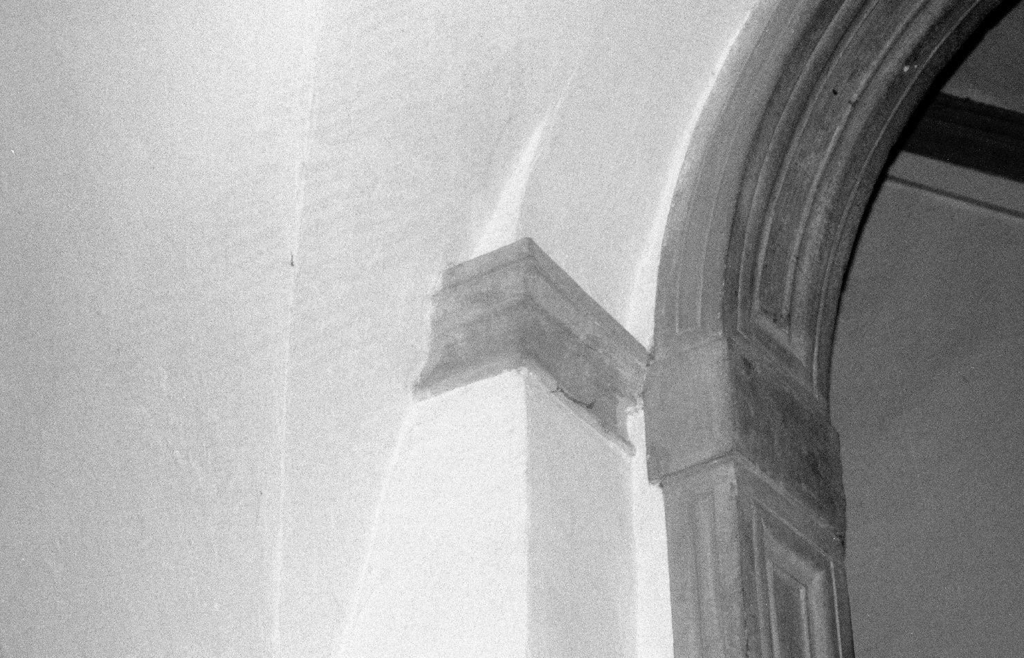 semicapitello, frammento - bottega aretina (fine/inizio secc. XV/ XVI)