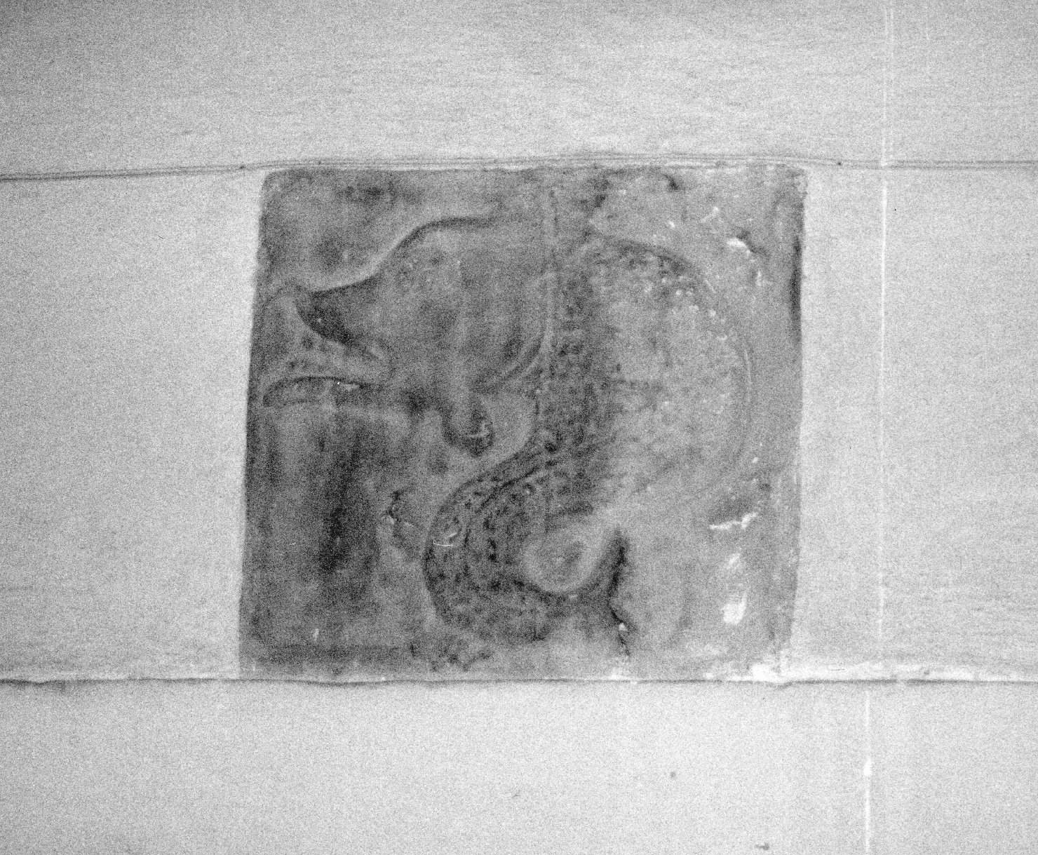 Famiglia Pescioni, stemma (rilievo) - bottega aretina (sec. XIV)