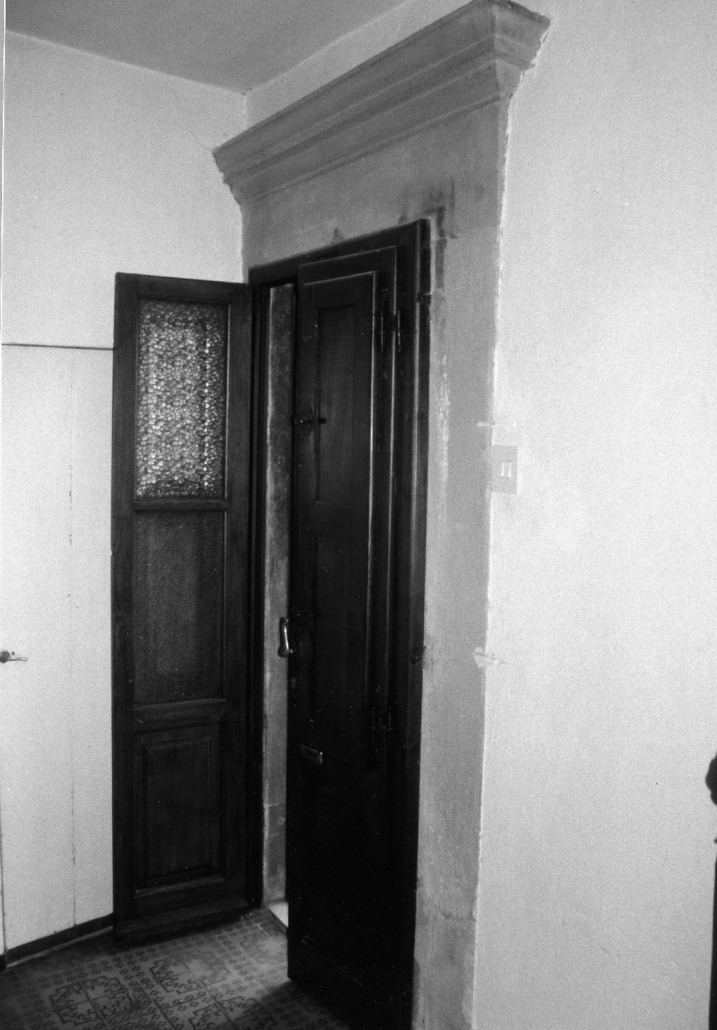 portale architravato - bottega aretina (fine/inizio secc. XV/ XVI)