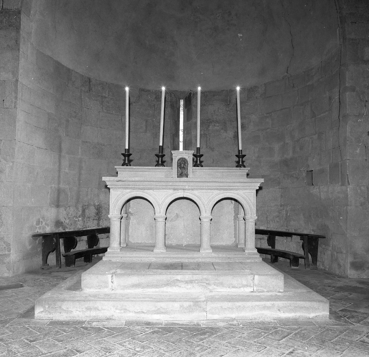 altare maggiore di Castellucci Giuseppe (sec. XX)