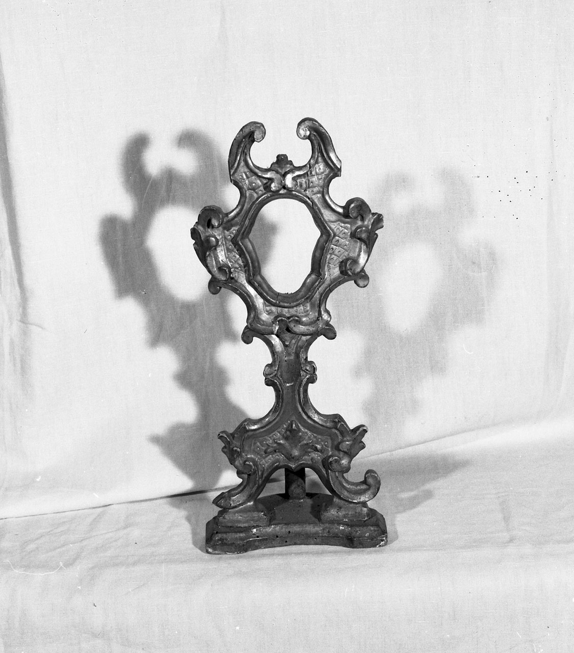 reliquiario-ostensorio, serie - bottega aretina (metà sec. XVIII)