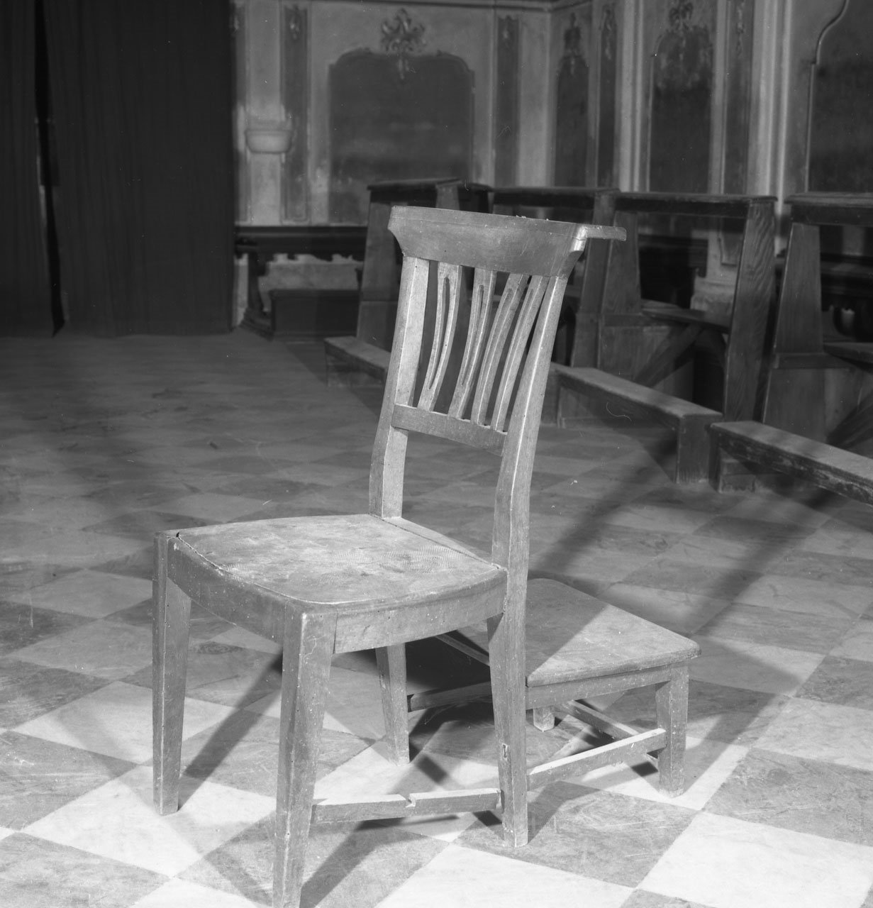 sedia con inginocchiatoio - bottega aretina (fine/inizio secc. XVIII/ XIX)