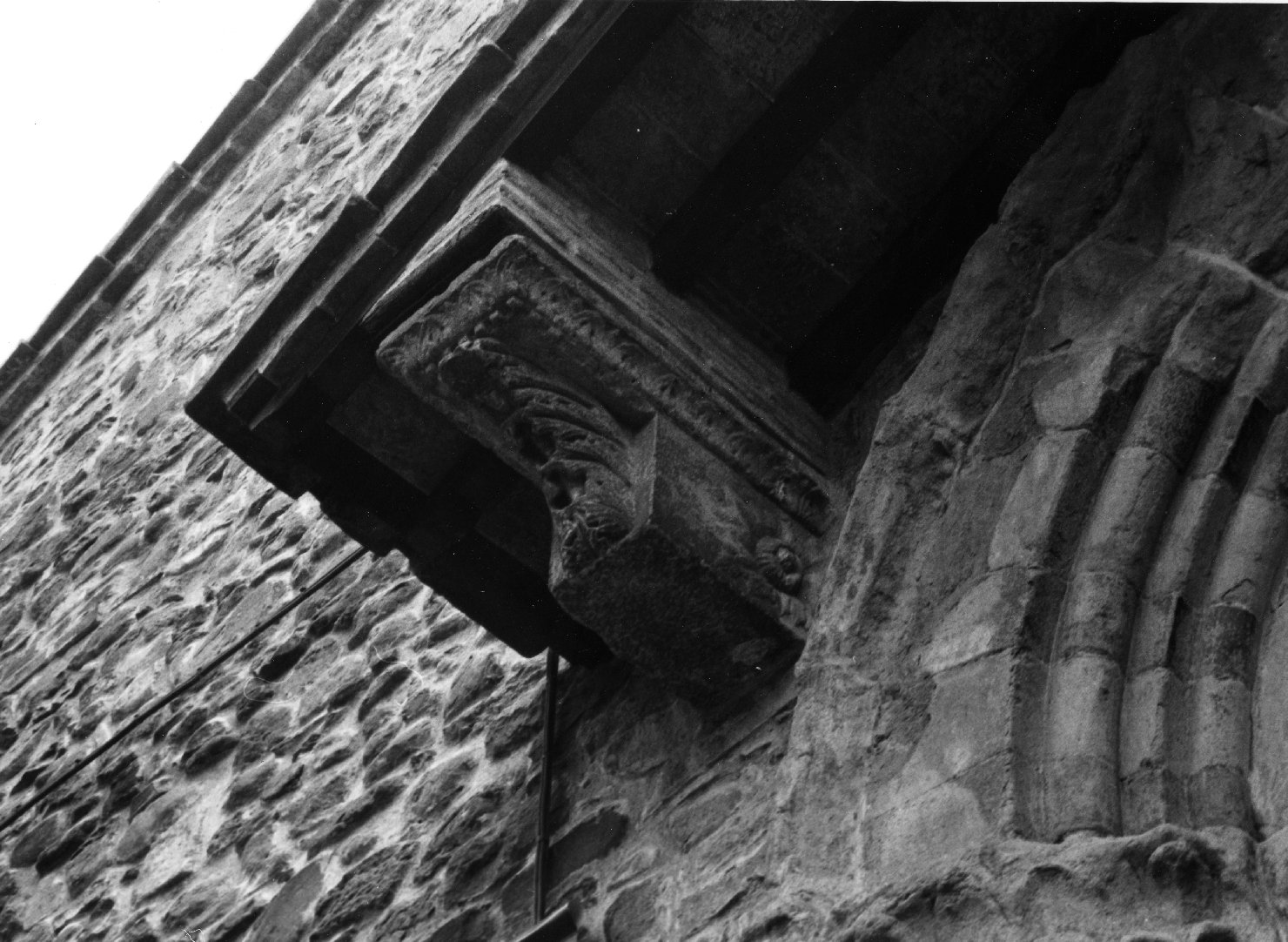 mensola - bottega toscana (fine/inizio secc. XV/ XVI)