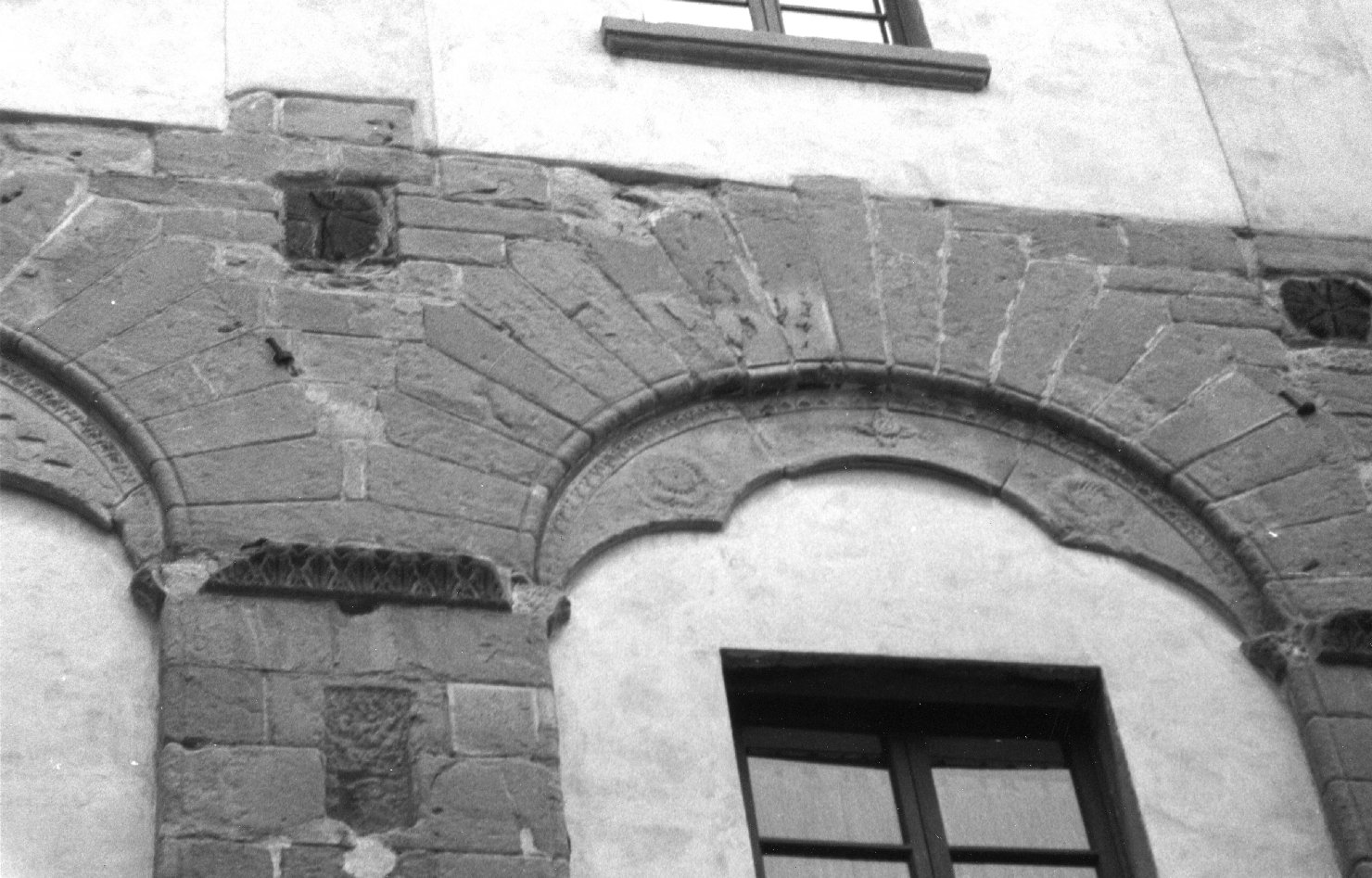 finestra, serie - bottega toscana (sec. XIII)