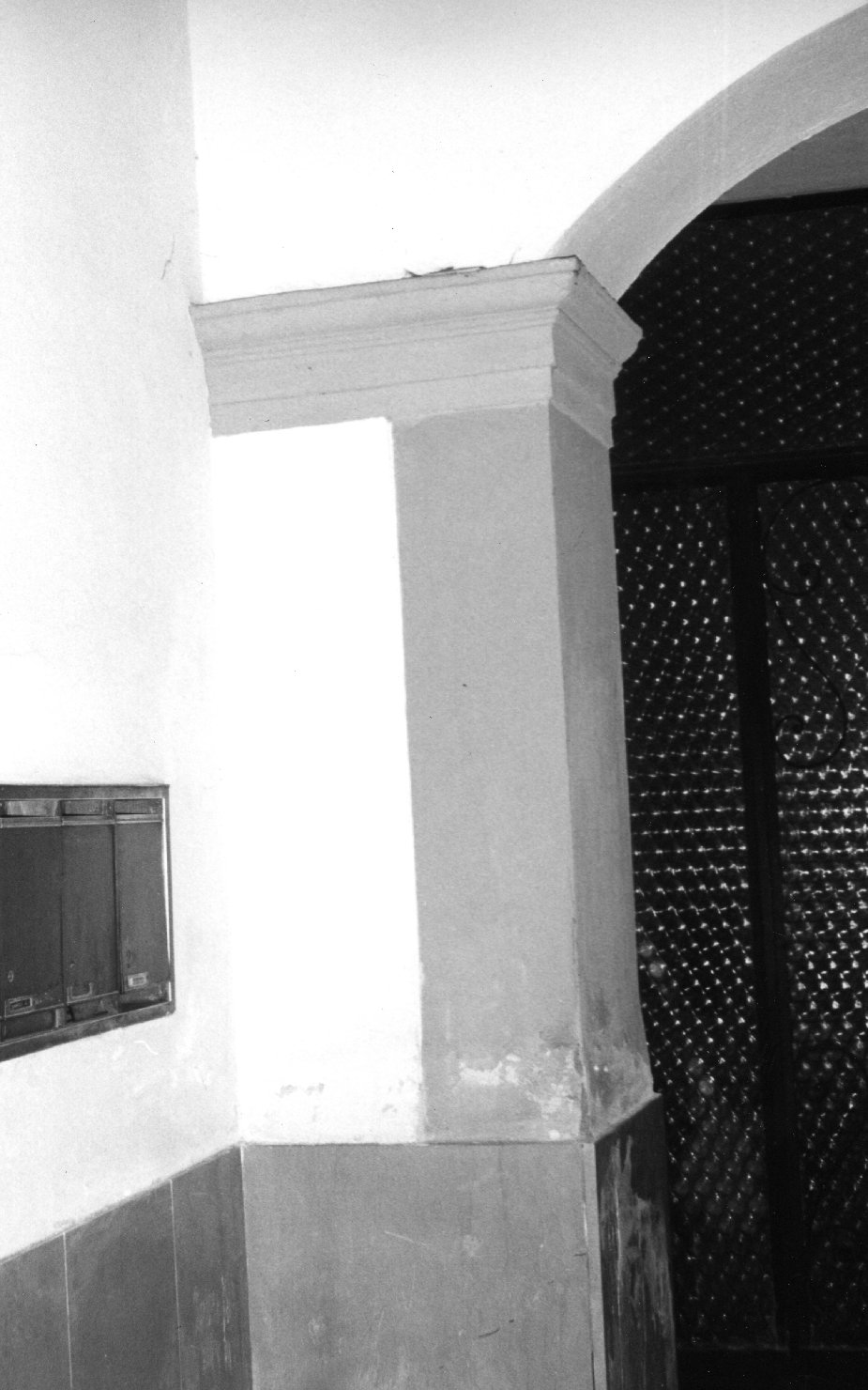 semicapitello, serie - bottega toscana (fine/inizio secc. XVII/ XVIII)