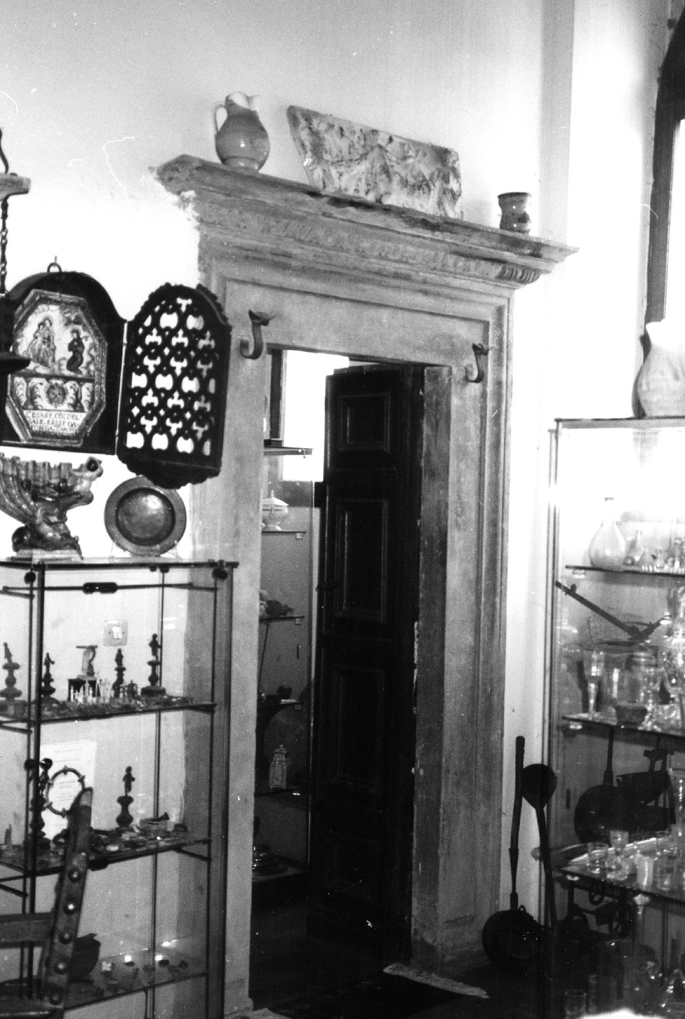 portale architravato - ambito toscano (secc. XV/ XVI)